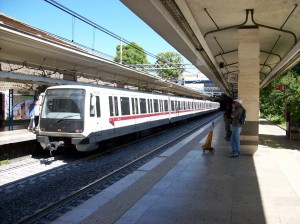 Roma_treno_RA394_metro_B_Piramide